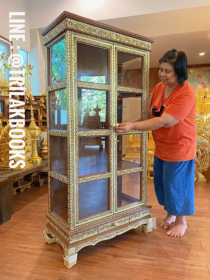 ตู้พระไตรปิฎกไม้สัก เดินลายเส้นทอง ราคา 12,000 บาท
