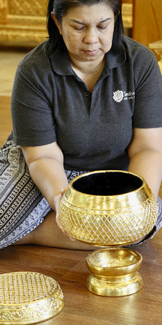 บาตรลงไม้ขนาดใหญ่แบบรักปิดทอง-950บาท