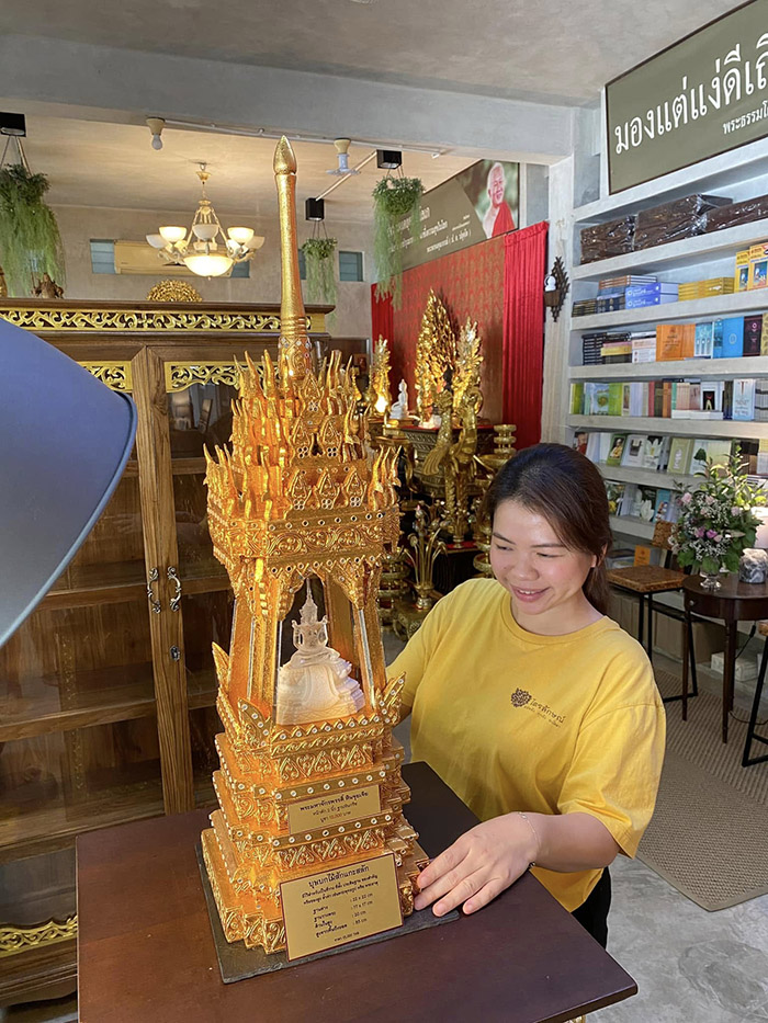 บุษบกศาลาไทยจำลอง ขนาดตั้งโต๊ะ สำหรับบูชาพระธาตุและสิ่งศักดิ์สิทธิ์