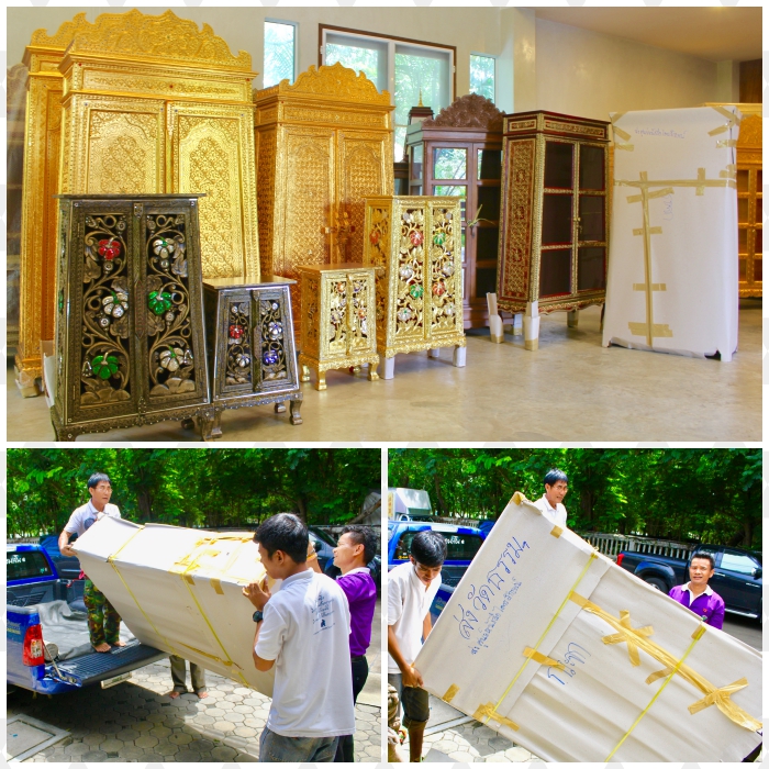 เตรียมจัดส่ง ตู้และหนังสือพระไตรปิฎก ขึ้น บริษัทขนส่ง เพื่อเดินทางให้ไปถึง ที่วัด ต่างๆ ตามที่เจ้งภาพแจ้ง ความจำนงไว้แล้วครับ