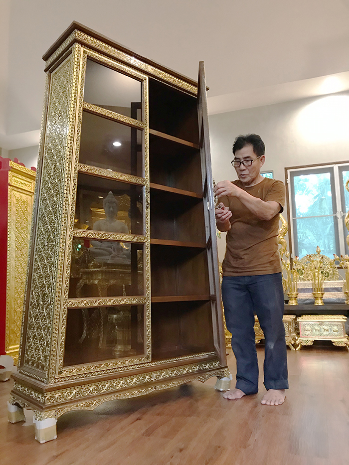 ตู้ไม้สักสำหรับใส่หนังสือพระไตรปิฎก91เล่มภาษาไทย