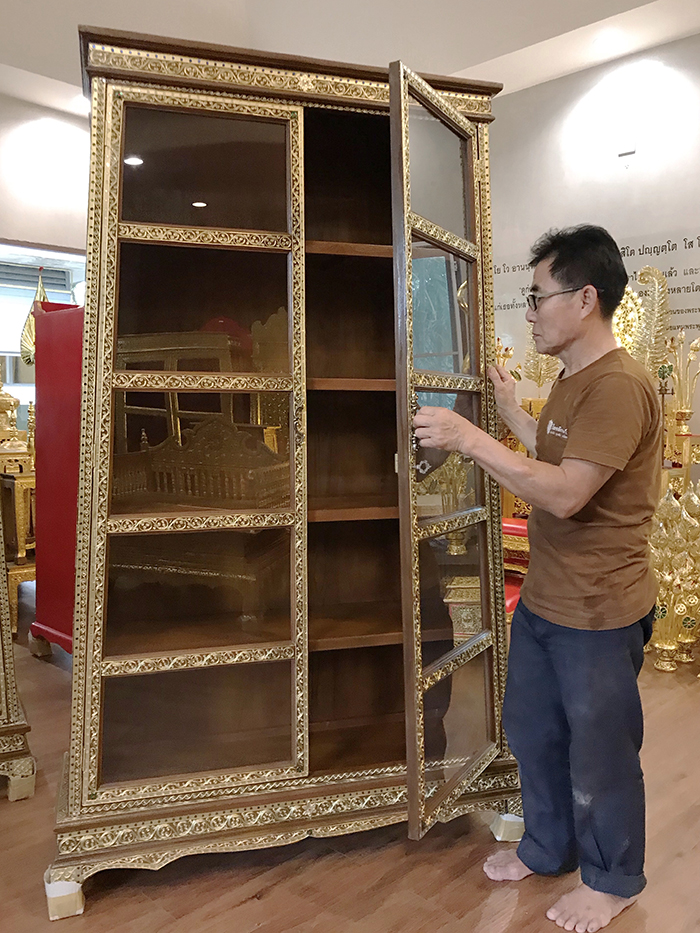 ตู้ไม้สักสำหรับใส่หนังสือพระไตรปิฎก91เล่มภาษาไทย