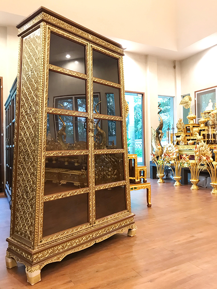 ตู้พระไตรปิฎกไม้สัก จากศูนย์จัดส่งพระไตรปิฎกทั่วไทย