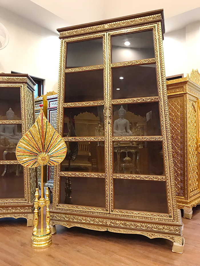 ตู้พระไตรปิฎกไม้สัก จากศูนย์จัดส่งพระไตรปิฎกทั่วไทย