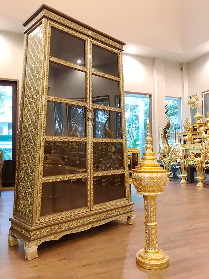 ตู้พระไตรปิฎกไม้สัก จากศูนย์จัดส่งพระไตรปิฎกทั่วไทย