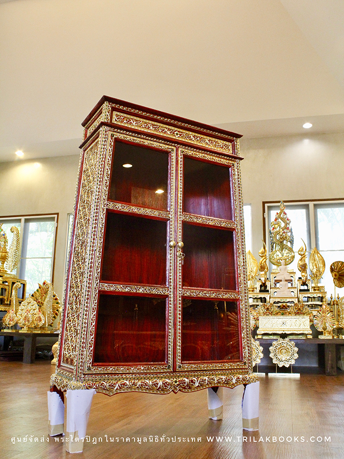 ตู้พระไตรปิฎก สีแดงลวดลายทองประดับกระจกสี ทำจากไม้เบญจพรรณเฟอร์นิเจอร์อย่างดี จากช่างชำนาญการ
สำหรับใส่หนังสือพระไตรปิฎก