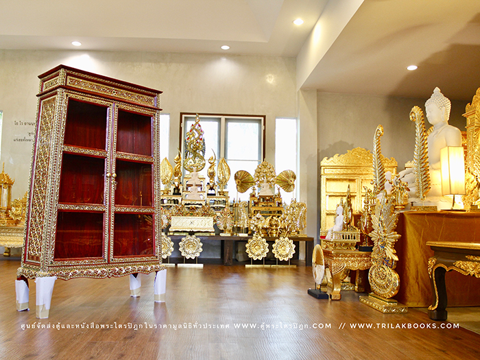 ตู้พระไตรปิฎก สีแดงลวดลายทองประดับกระจกสี ทำจากไม้เบญจพรรณเฟอร์นิเจอร์อย่างดี จากช่างชำนาญการ
สำหรับใส่หนังสือพระไตรปิฎก