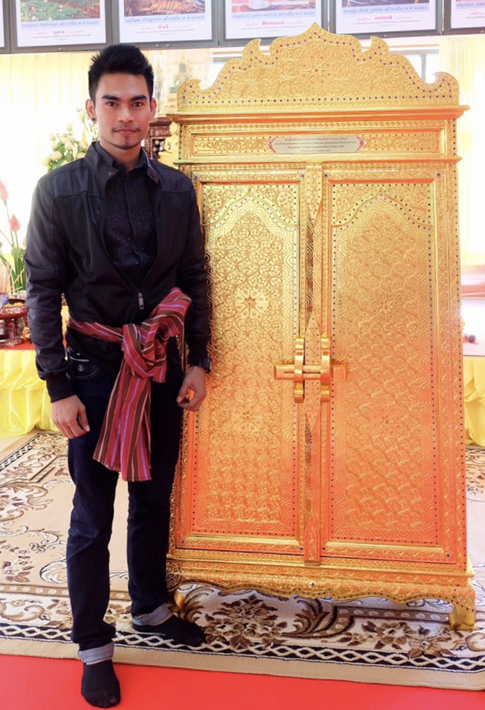 ตู้พระธรรมลงรักปิดทอง กลอนไม้ขัด 