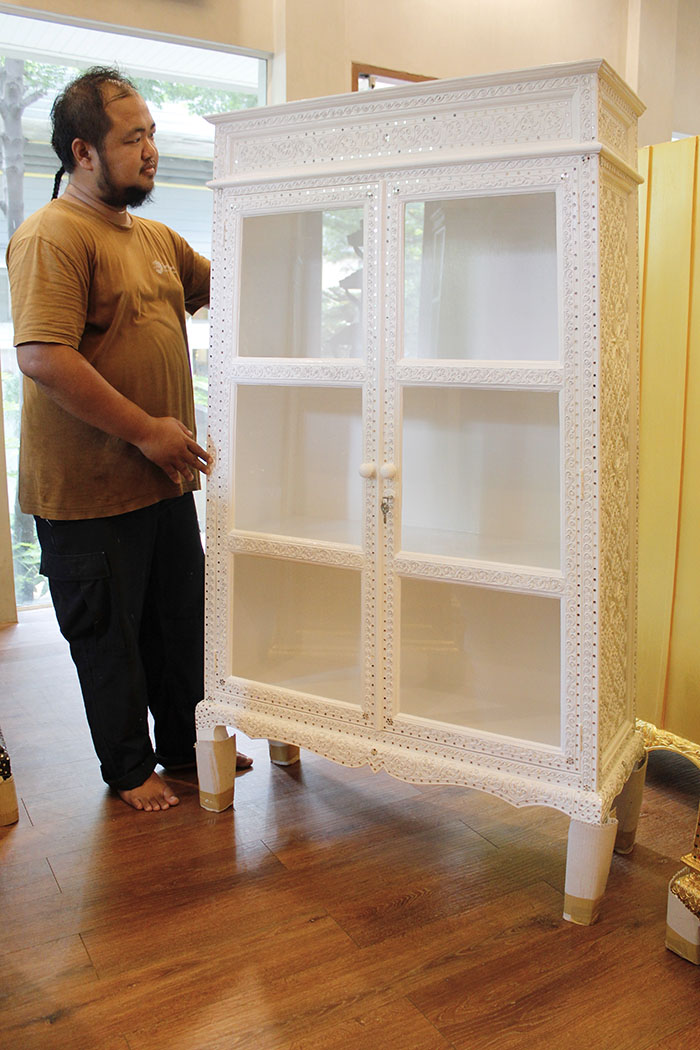 ตู้ไม้สีขาว