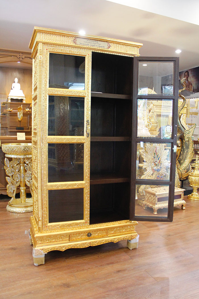 ตู้พระไตรปิฎกไม้สักทั้งหลัง และด้านข้างผนึกไม้สัก ลงรักปิดทอง ราคา 14000 บาท
