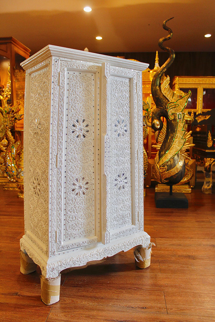 ตู้สำหรับใส่หนังสือธรรมะ ราคา 5000-6000 บาท