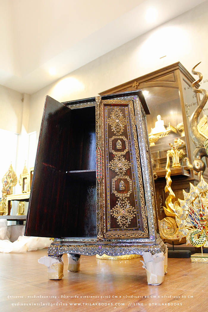 ตู้พระธรรม : ทรงสี่เหลี่ยมคางหมู : สีน้ำตาลเข้ม ลวดลายทอง