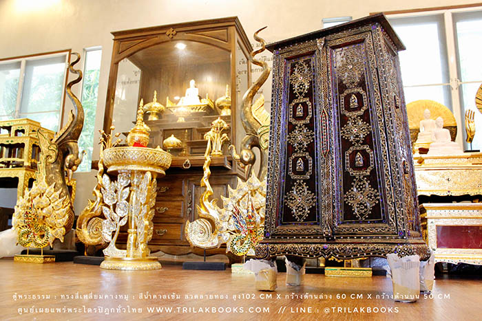 ตู้พระธรรม : ทรงสี่เหลี่ยมคางหมู : สีน้ำตาลเข้ม ลวดลายทอง