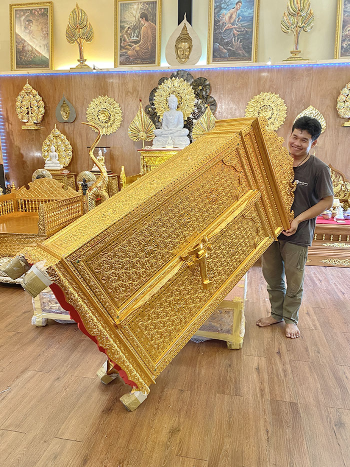 ตู้พระไตรปิฎก ประดับจั่วด้านบน