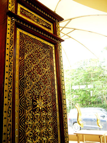 ตู้พระไตรปิฎกแดง ลวดลายทอง ทรงสี่เหลี่ยมคางหมู

สำหรับบรรจุหนังสือพระไตรปิฎก 45 เล่ม // ส.ธรรมภักดี
ราคาตู้พระไตรปิฎก 8,500.- 