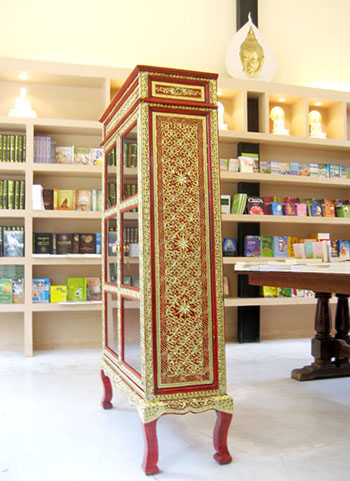 ตู้พระไตรปิฎกแดง ลวดลายทอง ทรงสี่เหลี่ยมคางหมู

สำหรับบรรจุหนังสือพระไตรปิฎก 45 เล่ม // ส.ธรรมภักดี
ราคาตู้พระไตรปิฎก 8,500.- 