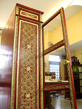 ตู้พระไตรปิฎกแดง ลวดลายทอง ทรงสี่เหลี่ยมคางหมู

สำหรับบรรจุหนังสือพระไตรปิฎก 45 เล่ม // ส.ธรรมภักดี
ราคาตู้พระไตรปิฎก 8,500.- 