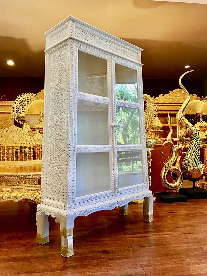 ตู้พระไตรปิฎก หรือ ตู้พระธรรม
สีขาว สำหรับใส่หนังสือพระไตรปิฎก