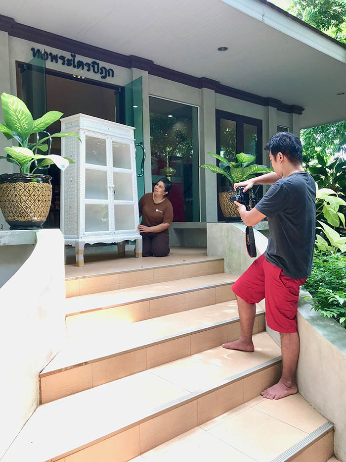 ตู้พระไตรปิฎก หรือ ตู้พระธรรม
สีขาว สำหรับใส่หนังสือพระไตรปิฎก