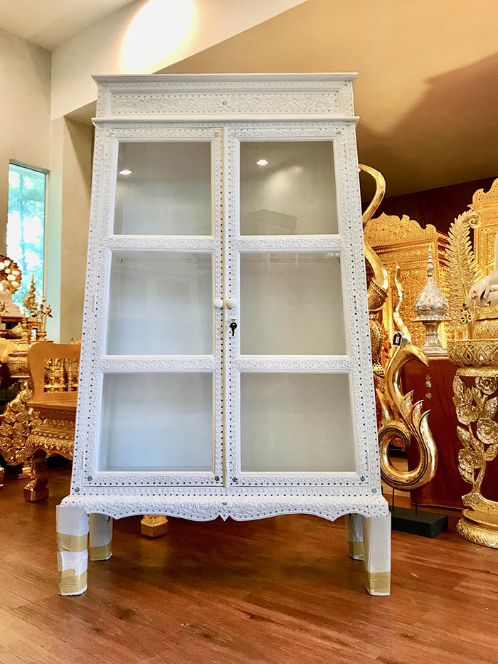 ตู้พระไตรปิฎก หรือ ตู้พระธรรม
สีขาว สำหรับใส่หนังสือพระไตรปิฎก