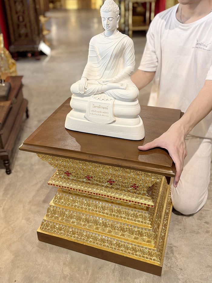 แท่นรองฐานองค์พระประธาน โครงสร้างไม้สัก คัดสรรมาเพื่อห้องพระและงานประติมากรรมชั้นดี