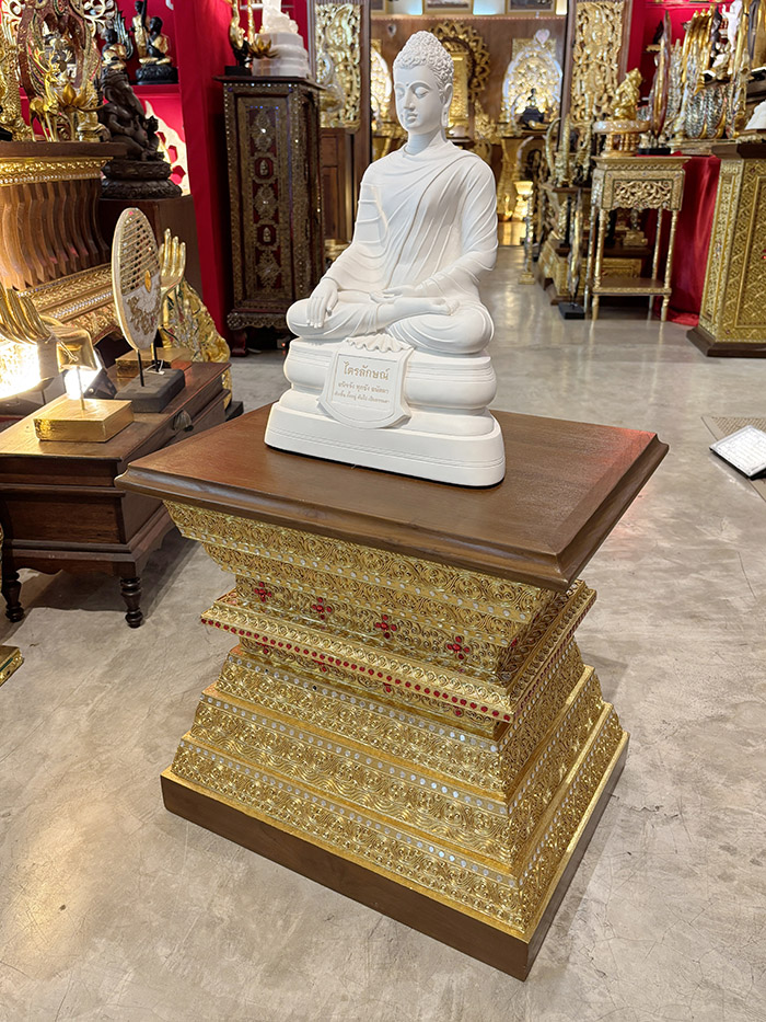 ฐานพระพุทธรูป โครงสร้างไม้สักทอง สำหรับประดิษฐานงานประติมากรรมองค์พระประธาน