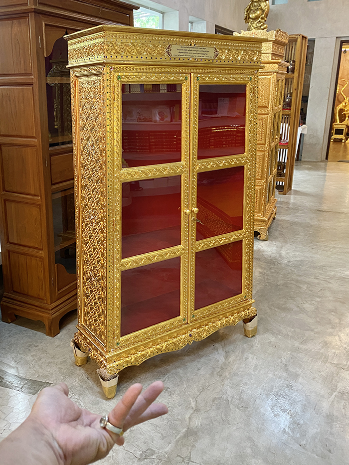 ตู้พระไตรปิฎก ทรงโบราณ ปิดทอง สำหรัรบพระไตรปิฎก ภาษาไทย 45 เล่ม