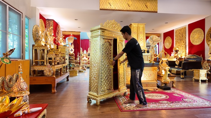 ตู้พระไตรปิฎก ราคา 15000 บาท สำหรับ หนังสือพระไตรปิฎกภาษาไทย