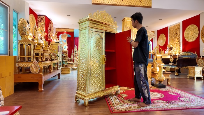 ตู้พระไตรปิฎก ราคา 15000 บาท สำหรับ หนังสือพระไตรปิฎกภาษาไทย