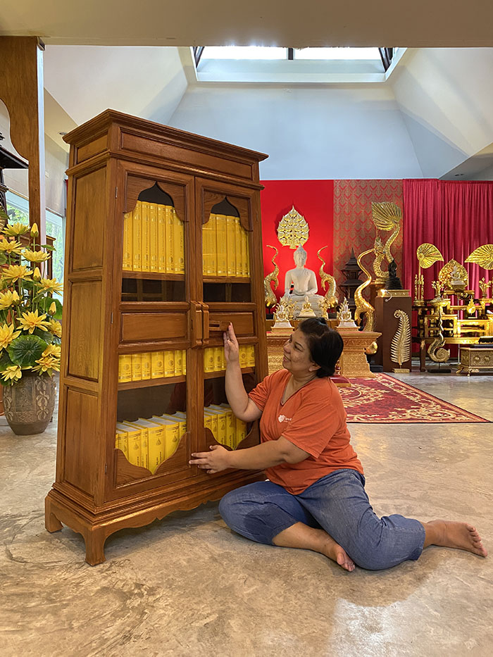 ตู้พระไตรปิฎกไม้สักออกแบบพิเศษ สำหรับพระไตรปิฎก 