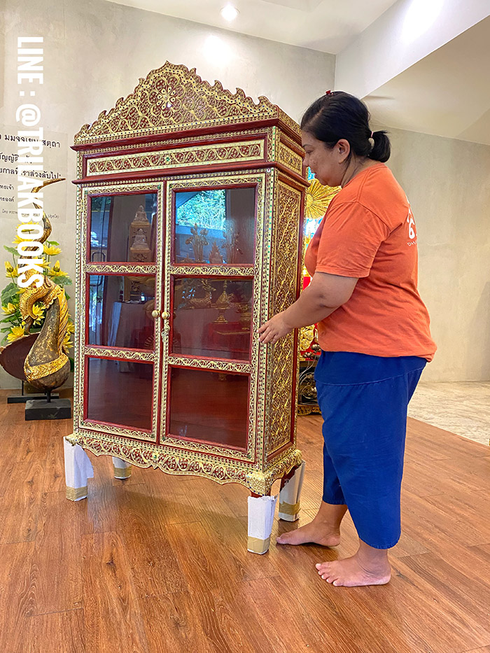 ตู้พระไตรปิฎกสีแดงประดับจั่วด้านบน สำหรับใส่หนังสือพระไตรปิฎก 45 เล่มภาษาไทย
ราคาตู้พระไตรปิฎก 9,500.-