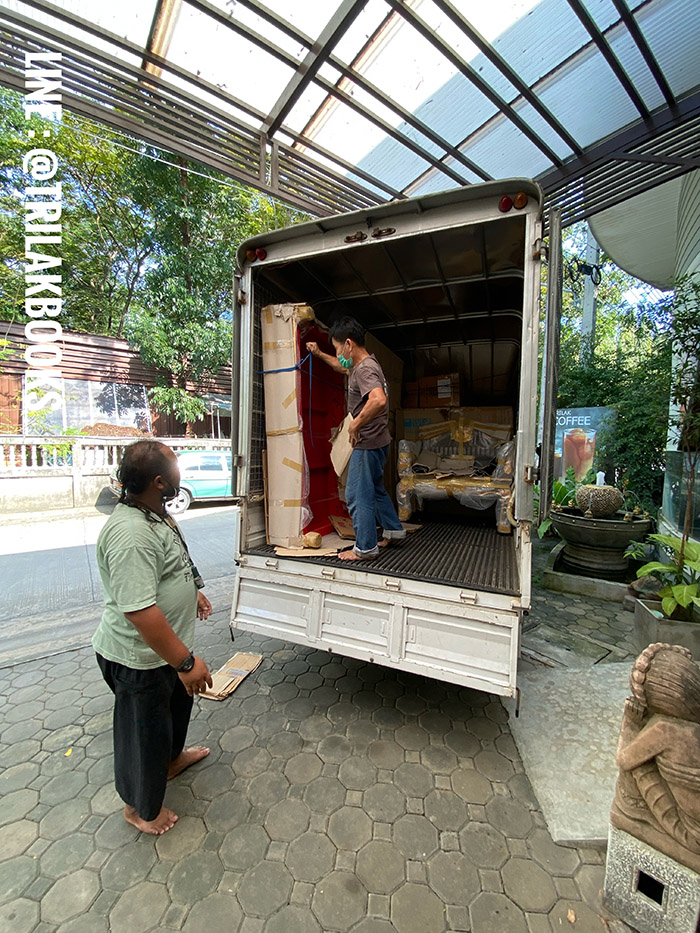 ตู้พระไตรปิฎกสีแดงประดับจั่วด้านบน สำหรับใส่หนังสือพระไตรปิฎก 45 เล่มภาษาไทย
ราคาตู้พระไตรปิฎก 9,500.-
