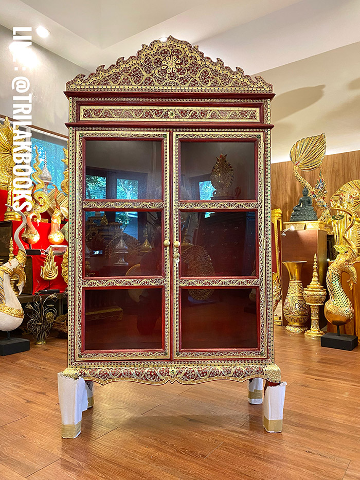 ตู้พระไตรปิฎกสีแดงประดับจั่วด้านบน สำหรับใส่หนังสือพระไตรปิฎก 45 เล่มภาษาไทย
ราคาตู้พระไตรปิฎก 9,500.-