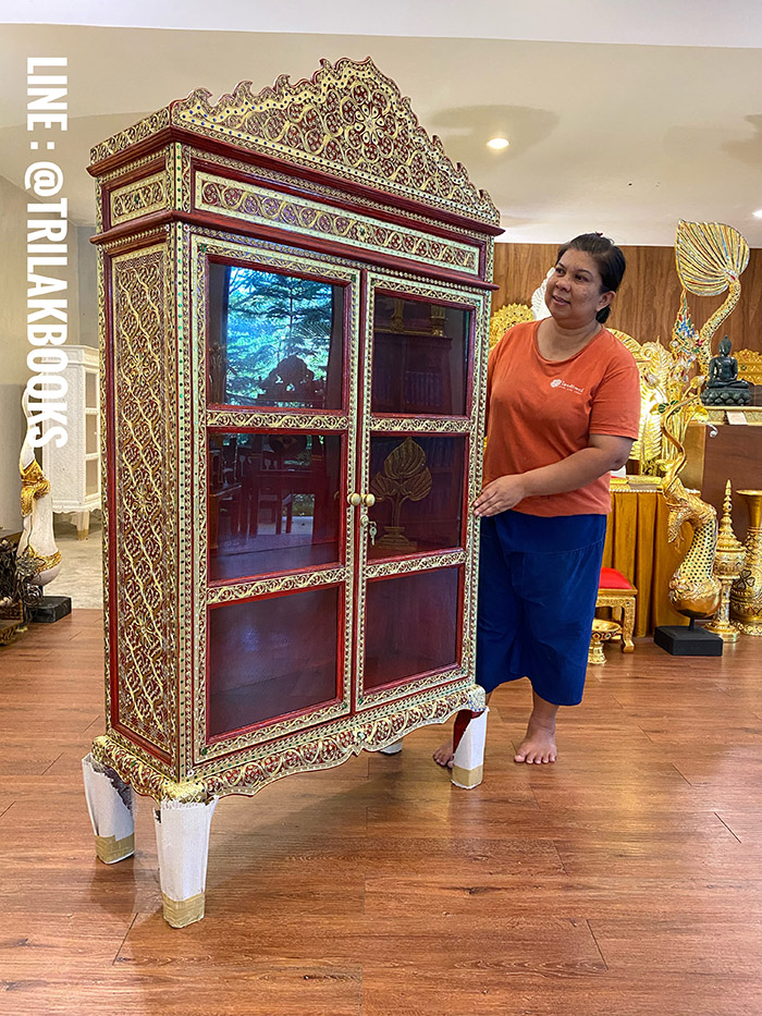 ตู้พระไตรปิฎกสีแดงประดับจั่วด้านบน สำหรับใส่หนังสือพระไตรปิฎก 45 เล่มภาษาไทย
ราคาตู้พระไตรปิฎก 9,500.-