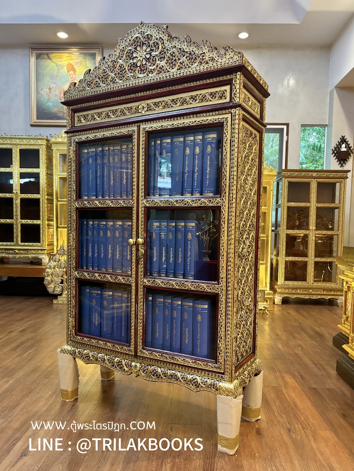 หนังสือพระไตรปิฎก พร้อมตู้พระไตรปิฎก สีแดงลวดลายทอง