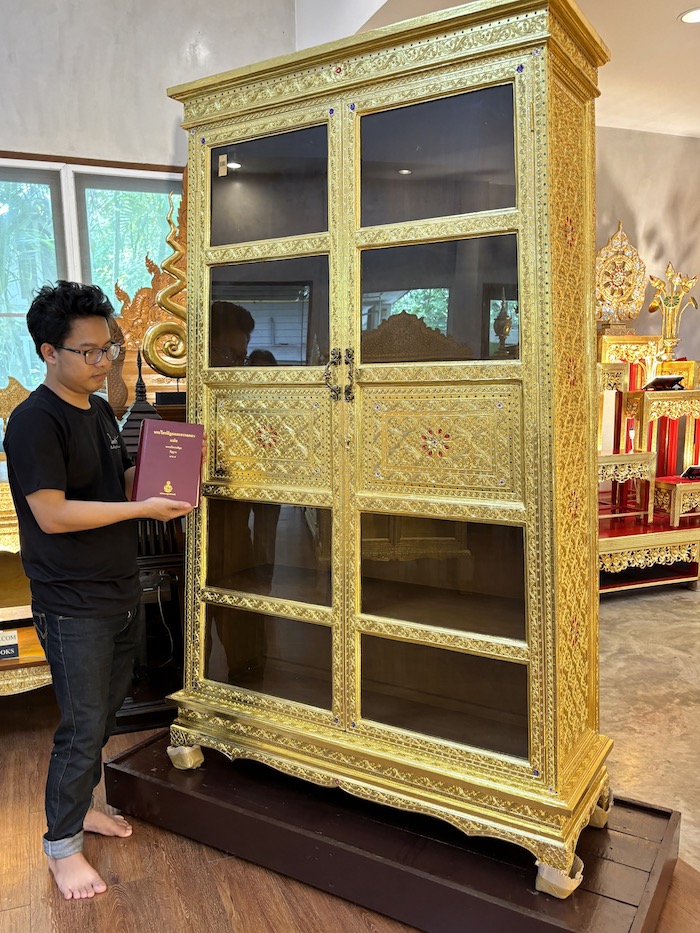 ตู้พระไตรปิฎก ไม้สักทั้งหลัง "คาดทอง" ราคา 35000