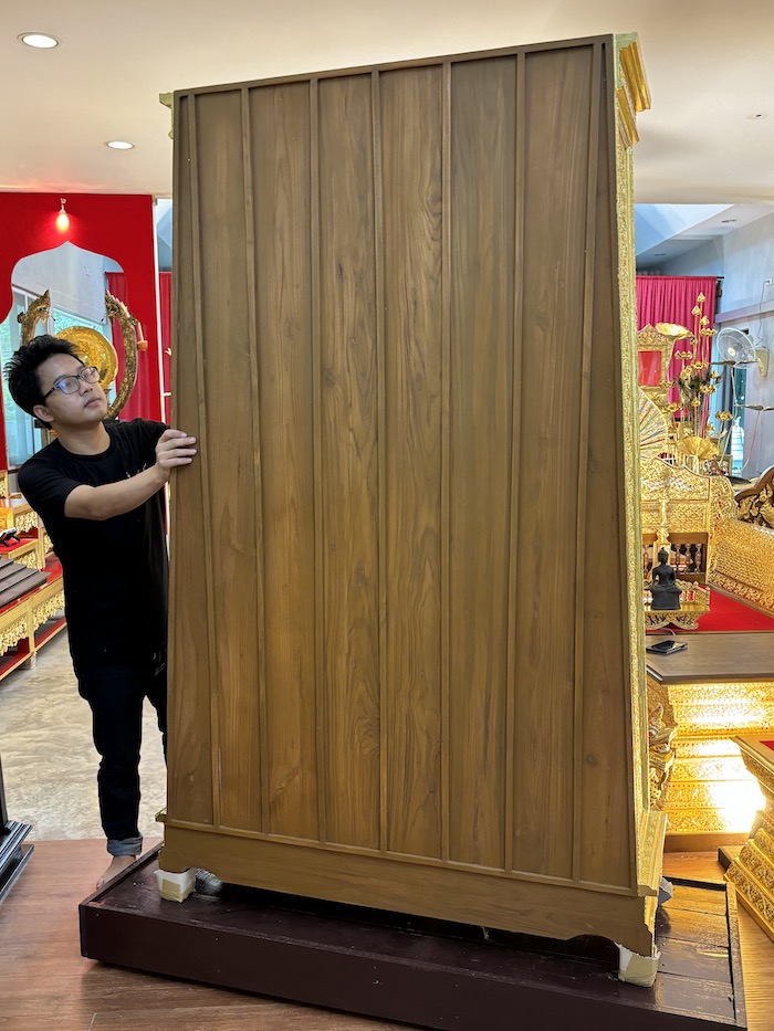 ตู้พระไตรปิฎก ไม้สักทั้งหลัง "คาดทอง" ราคา 35000