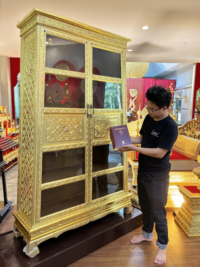 ตู้พระไตรปิฎก ไม้สักทั้งหลัง "คาดทอง" ราคา 35000