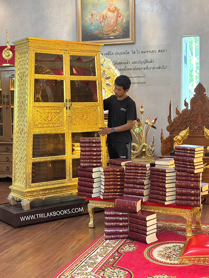 ตู้พระไตรปิฎก ไม้สักทั้งหลัง สำหรับ หนังสือพระไตรปิฎก 91 เล่ม