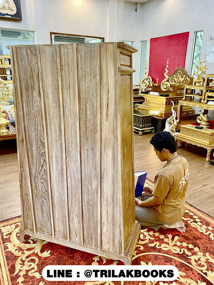 ตู้พระไตรปิฎกไม้สัก แบบพิเศษ สีเสี้ยนขาว แบบทรงอนุรักษ์แบบสมัยโบราณ  สี่เหลี่ยมคางหมู