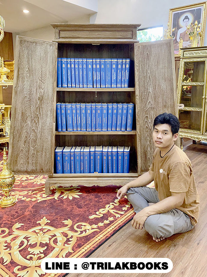 ตู้พระไตรปิฎกไม้สัก แบบพิเศษ สีเสี้ยนขาว แบบทรงอนุรักษ์แบบสมัยโบราณ  สี่เหลี่ยมคางหมู