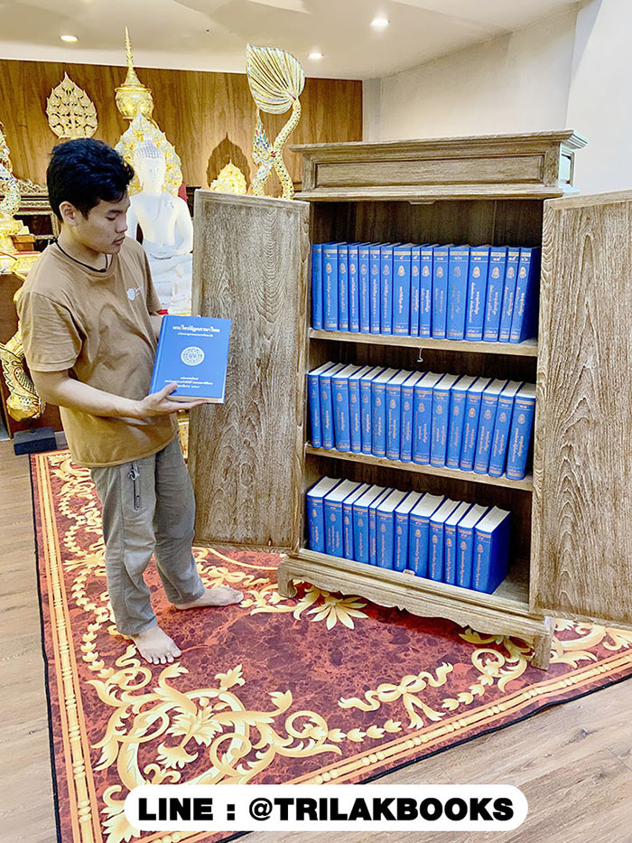 ตู้พระไตรปิฎกไม้สัก แบบพิเศษ สีเสี้ยนขาว แบบทรงอนุรักษ์แบบสมัยโบราณ  สี่เหลี่ยมคางหมู