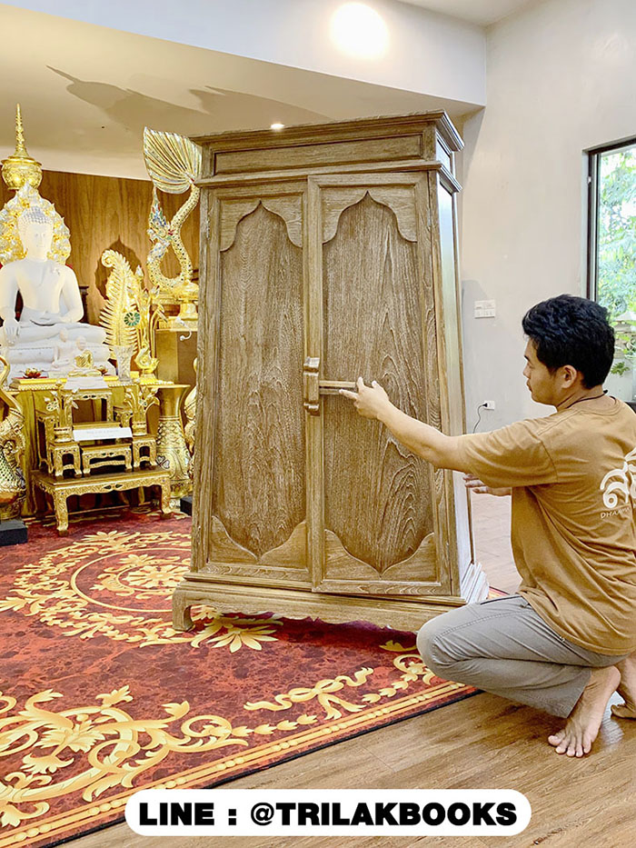 ตู้พระไตรปิฎกไม้สัก แบบพิเศษ สีเสี้ยนขาว แบบทรงอนุรักษ์แบบสมัยโบราณ  สี่เหลี่ยมคางหมู