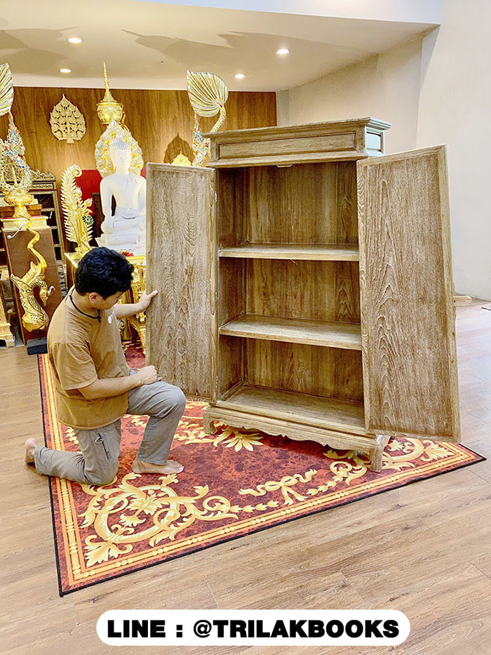 ตู้พระไตรปิฎกไม้สัก แบบพิเศษ สีเสี้ยนขาว แบบทรงอนุรักษ์แบบสมัยโบราณ  สี่เหลี่ยมคางหมู