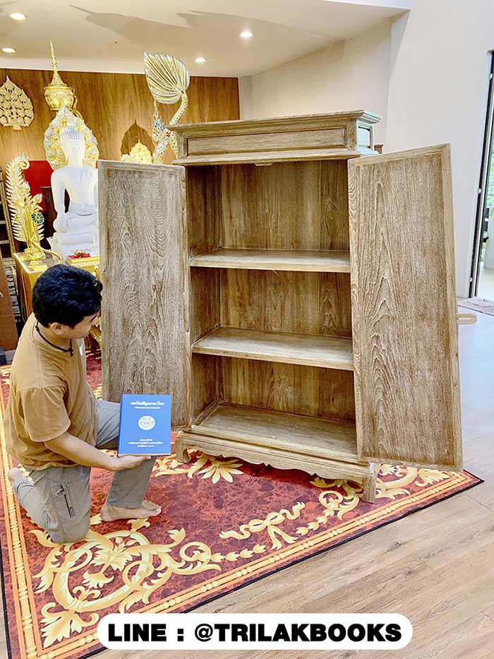 ตู้พระไตรปิฎกไม้สัก แบบพิเศษ สีเสี้ยนขาว แบบทรงอนุรักษ์แบบสมัยโบราณ  สี่เหลี่ยมคางหมู