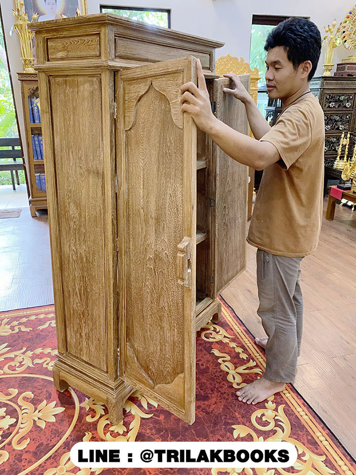 ตู้พระไตรปิฎกไม้สัก แบบพิเศษ สีเสี้ยนขาว แบบทรงอนุรักษ์แบบสมัยโบราณ  สี่เหลี่ยมคางหมู