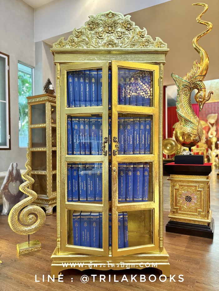 ตู้พระไตรปิฎก ไม้สักแท้ เกรดพรีเมี่ยม 
ประดับจั่วด้านบน แกะสลักลายดอกไม้
สำหรับพระไตรปิฎกภาษาไทย 