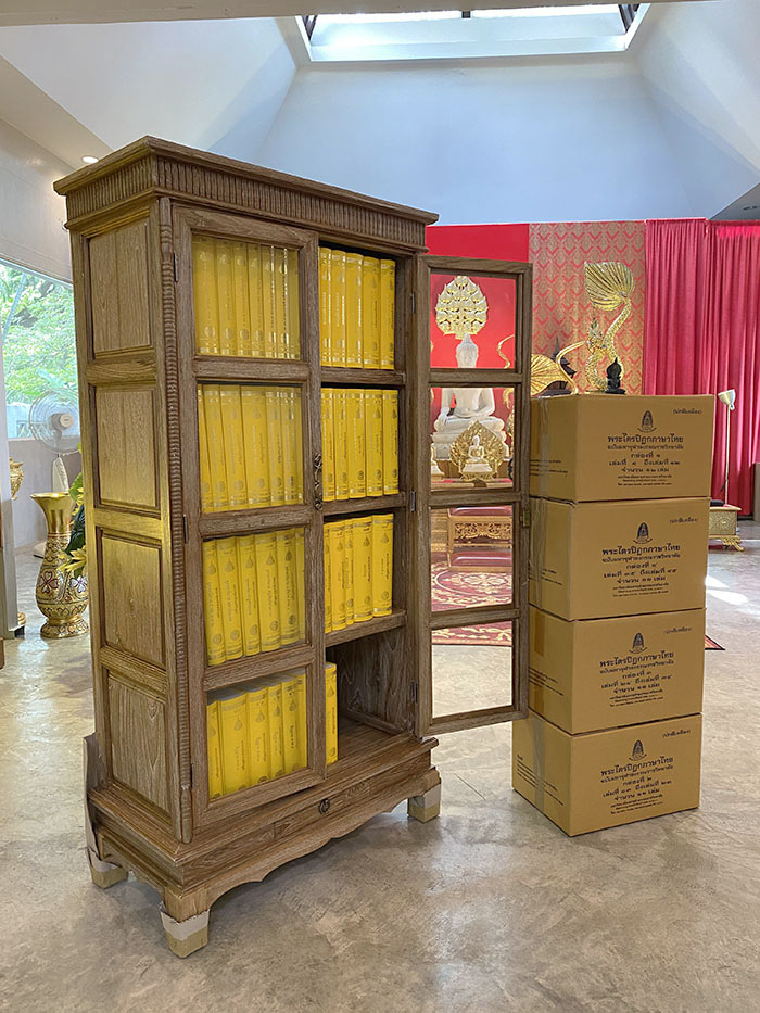 ตู้พระไตรปิฎก ไม้สักสีเสี้ยนขาว สำหรับ หนังสือพระไตรปิฎกภาษาไทย