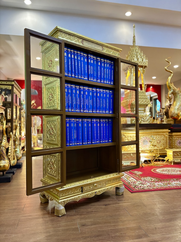 ตู้พระไตรปิฎกไม้สักแท้ปิดทอง สำหรับบรรจุหนังสือพระไตรปิฎก ภาษาไทย 45 เล่ม 