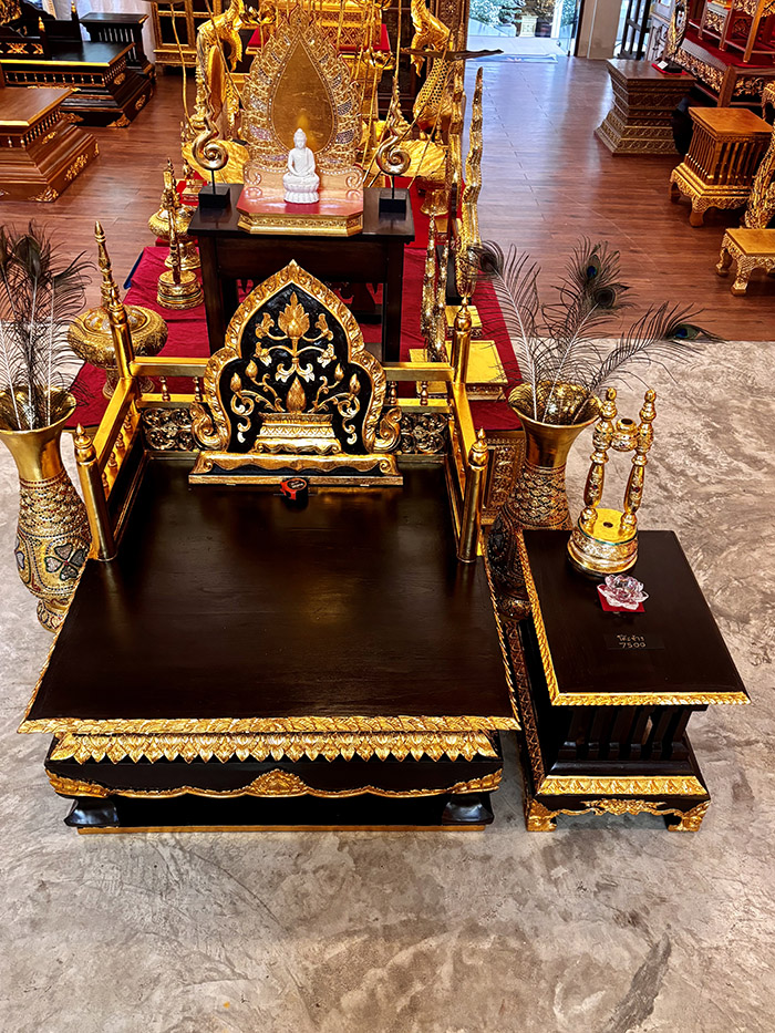 ธรรมาสน์ไม้สักแกะสลักลายดอกบัวพร้อมโต๊ะข้าง สีโอ๊คเข้ม ธรรมาสน์ไม้สักแกะสลักลายดอกบัวพร้อมโต๊ะข้าง สีโอ๊คเข้ม